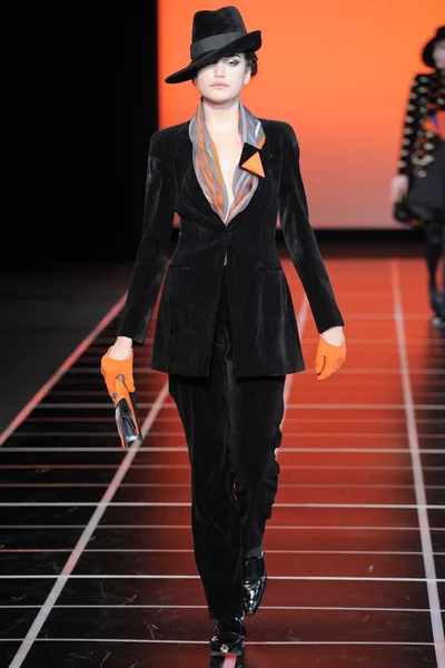 Look 28